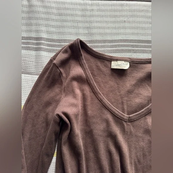 Women's Long Sleeve Ribbed V-Neck T-Shirt - Universal Thread™ - Picture 4 of 6